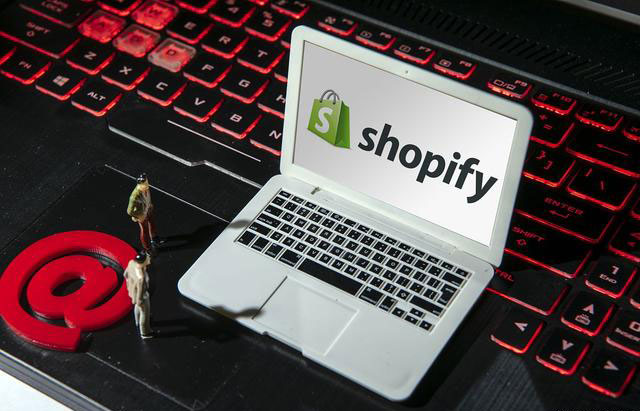 定制外貿(mào)獨立站商城和選擇Shopify建站大比拼，一擼到底！